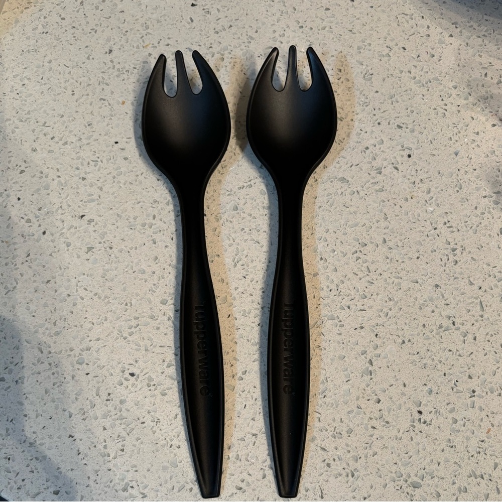 BNWT Tupperware salad Tongs
